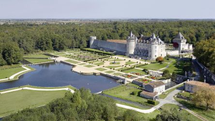 Le Chateau de la Roche Courbon